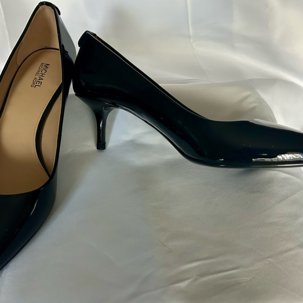 MICHAEL KORS patent Black Heels. New. 7M